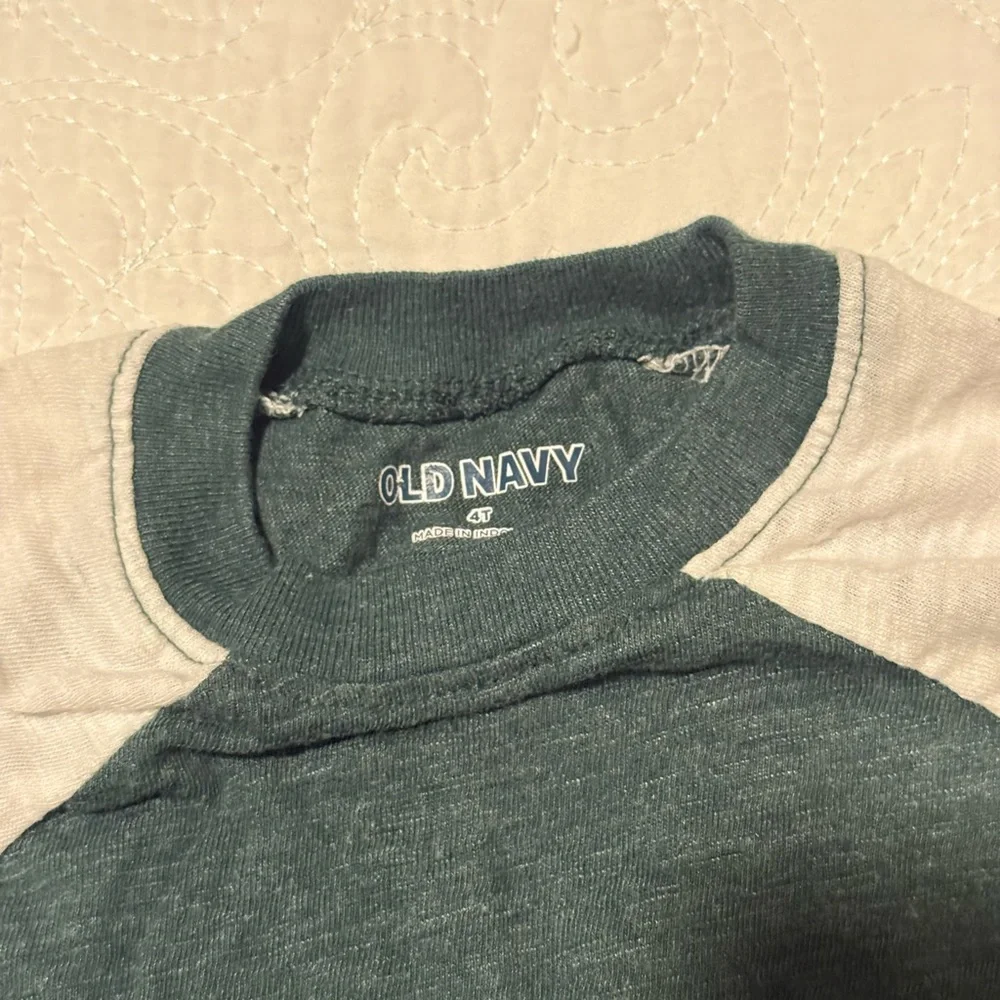Bundle - 5 items of boys sweaters and shirts‎ 4T